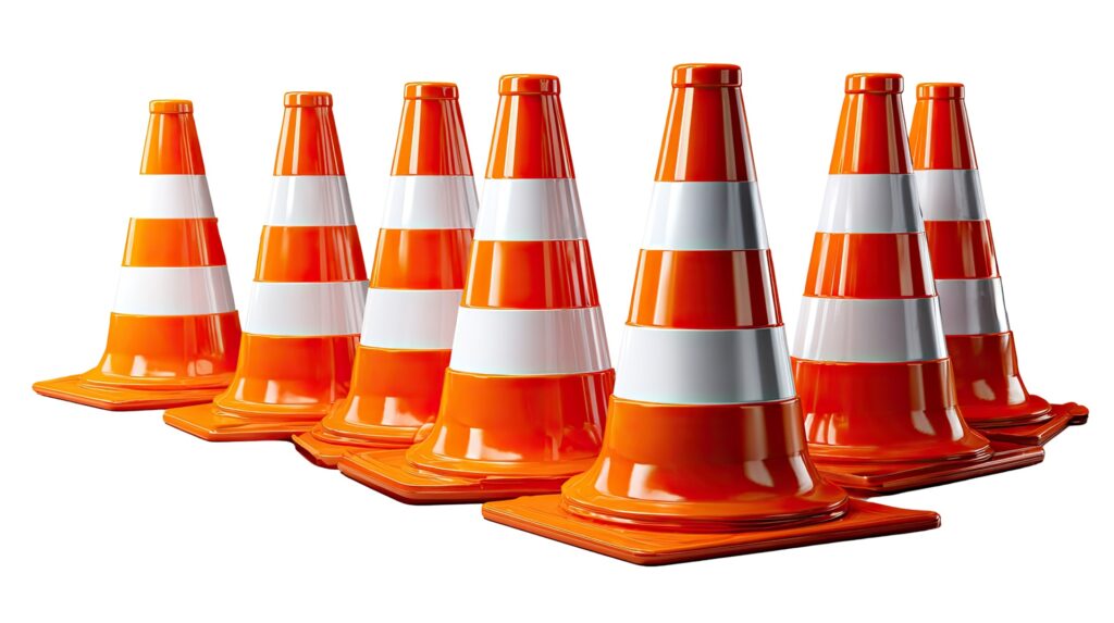 Mehrere orangefarbene Verkehrskegel in Reihe | Faltsignale